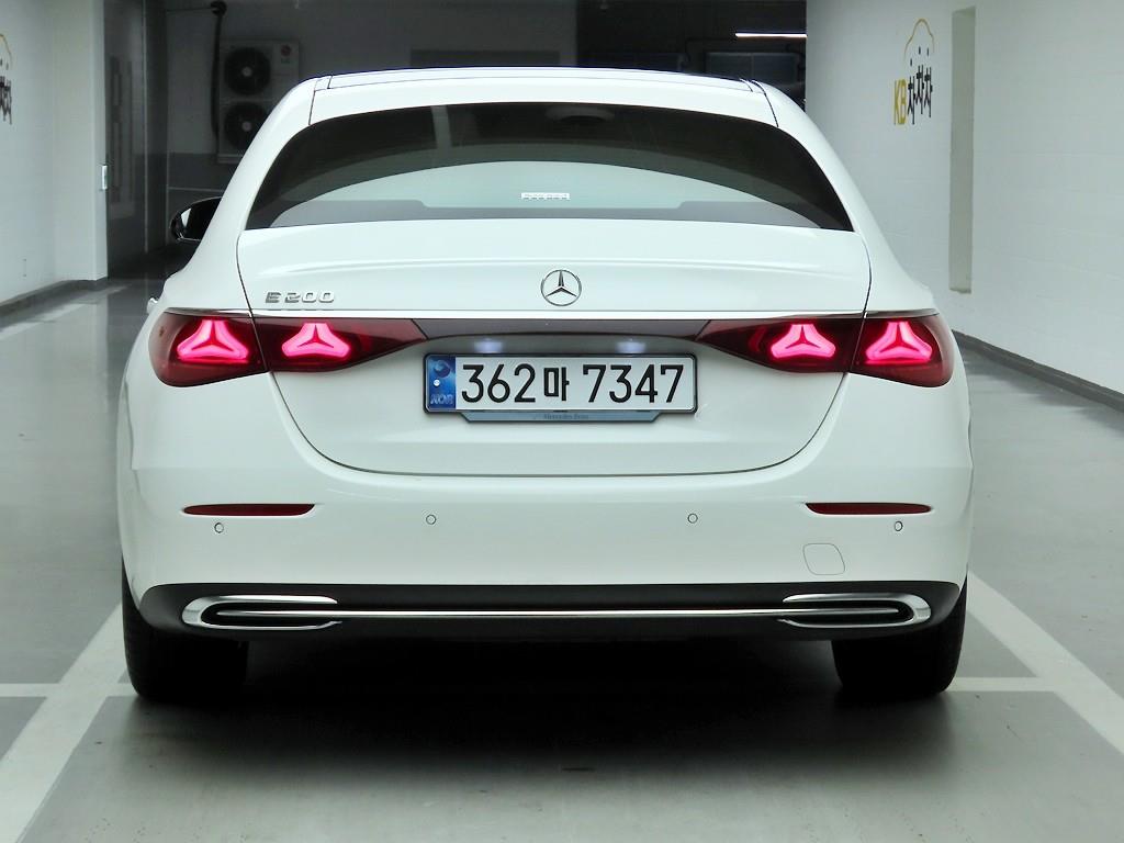 Mercedes Benz E class - Vista 3