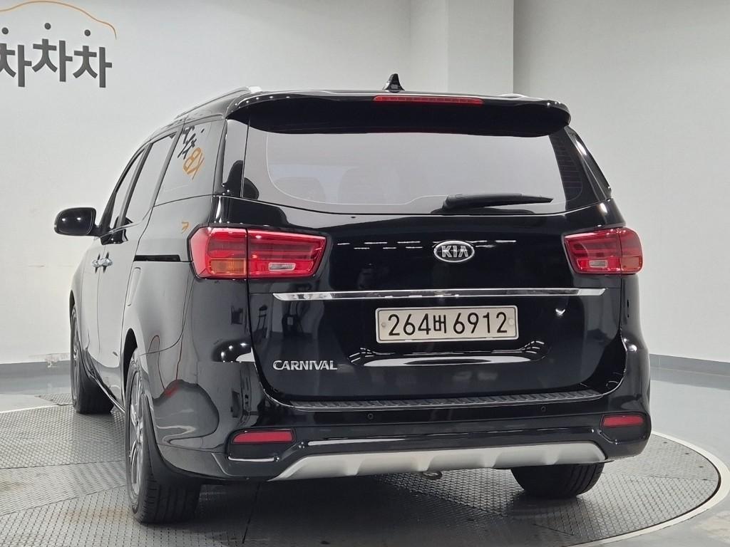 KIA Carnival - Vista 2
