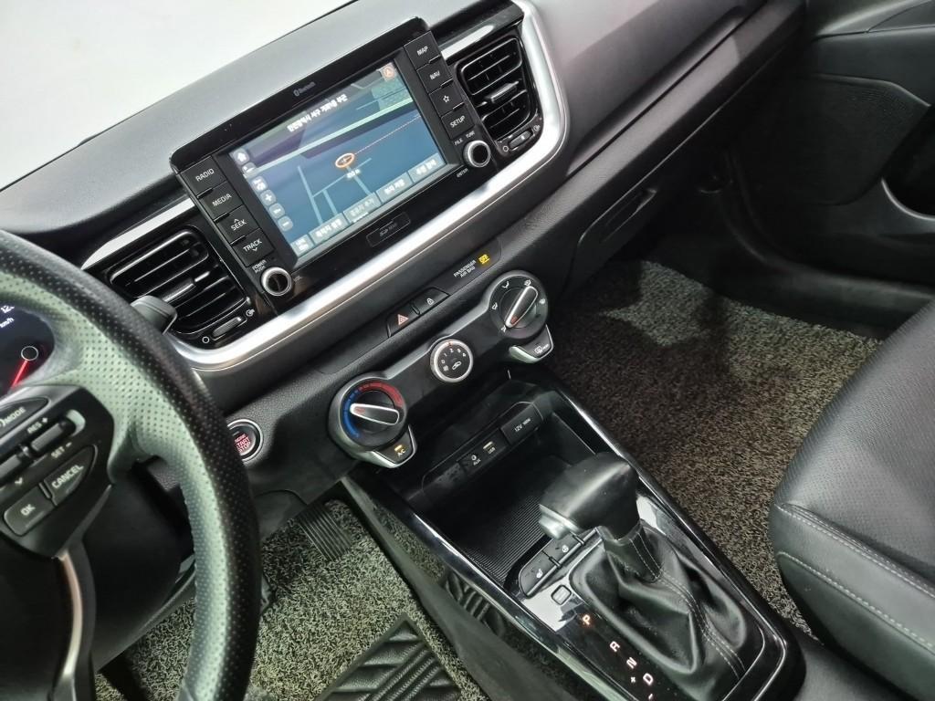 KIA Stonic - Vista 10