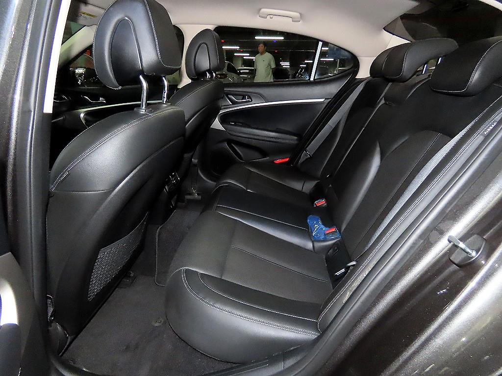 Genesis G70 - Vista 7