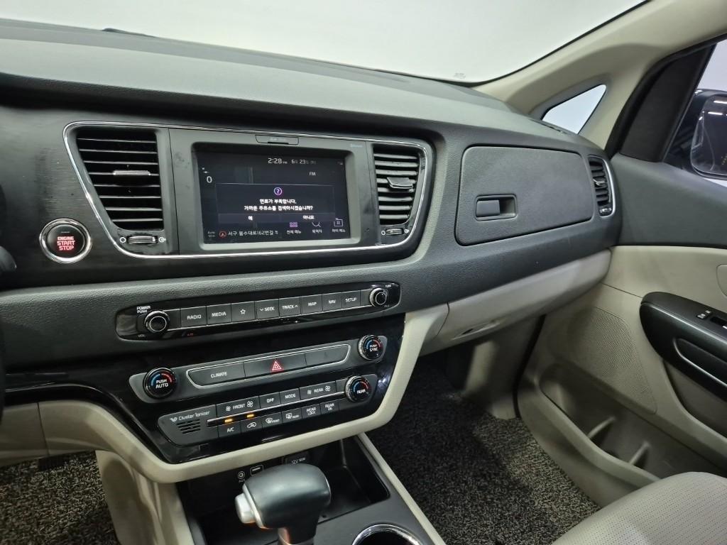 KIA Carnival - Vista 10