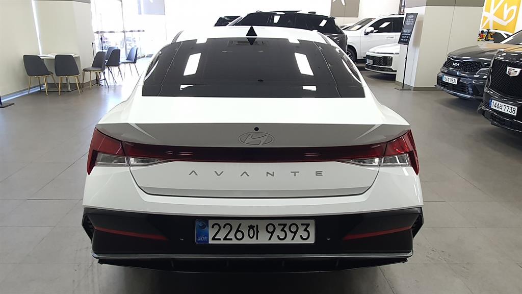HYUNDAI Avante - Vista 3