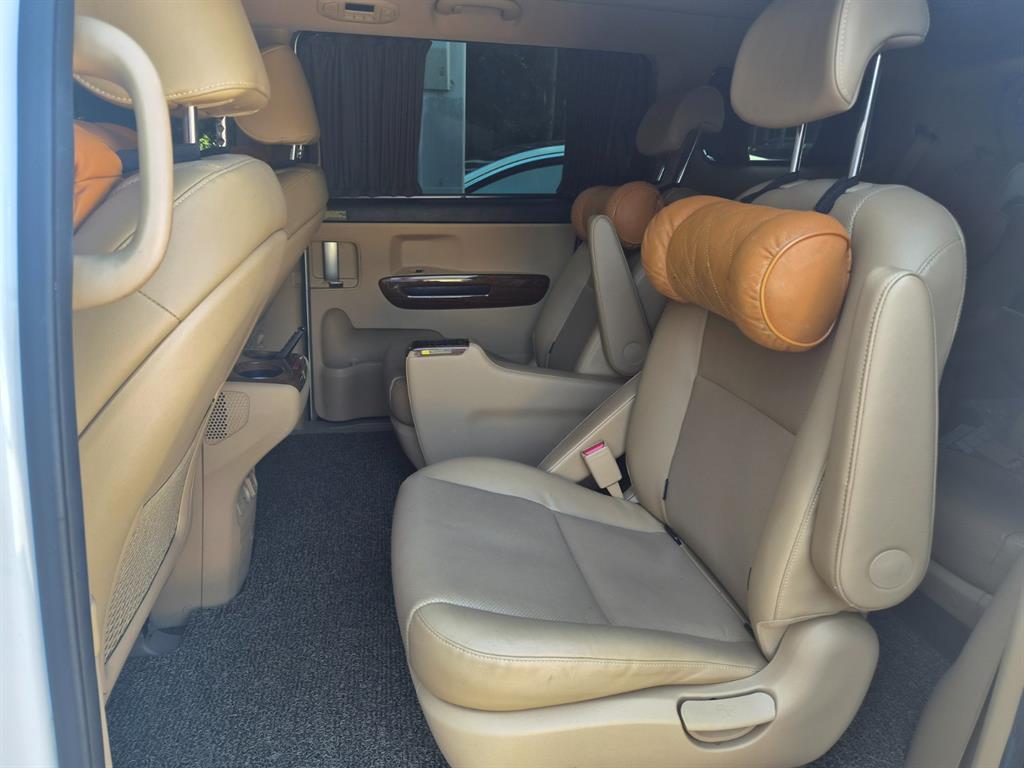 KIA Carnival - Vista 8