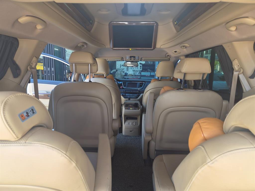KIA Carnival - Vista 9