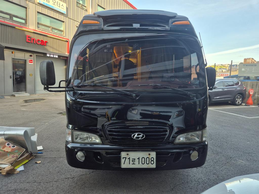 medium and large bus Hyundai bus