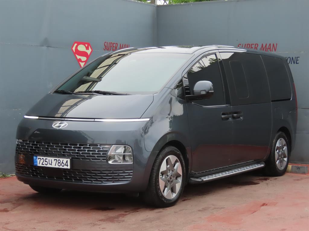 HYUNDAI Staria
