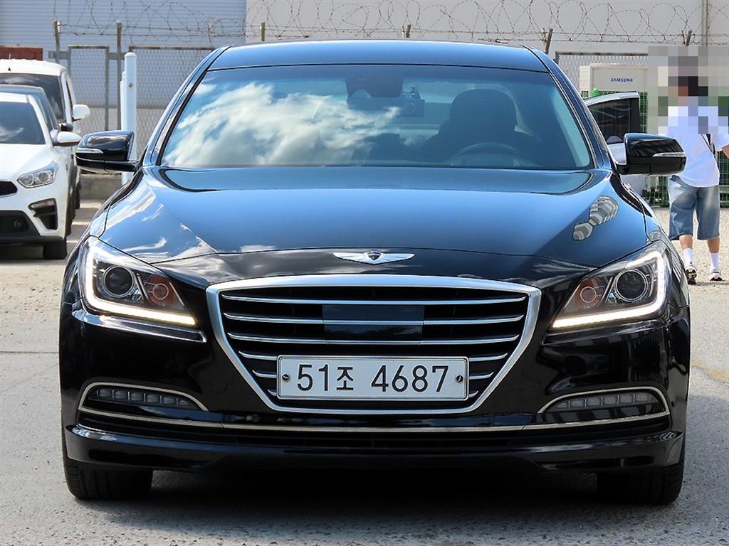 HYUNDAI Genesis