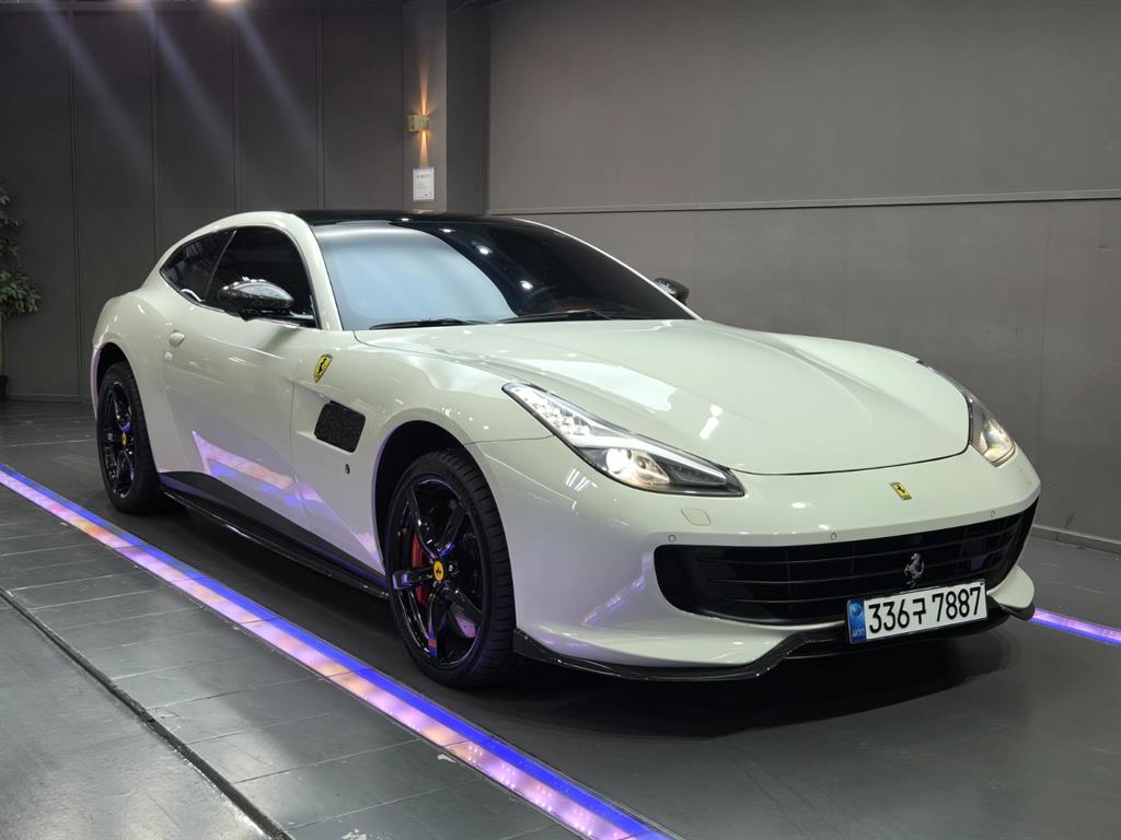 Ferrari GTC4 Rousseau