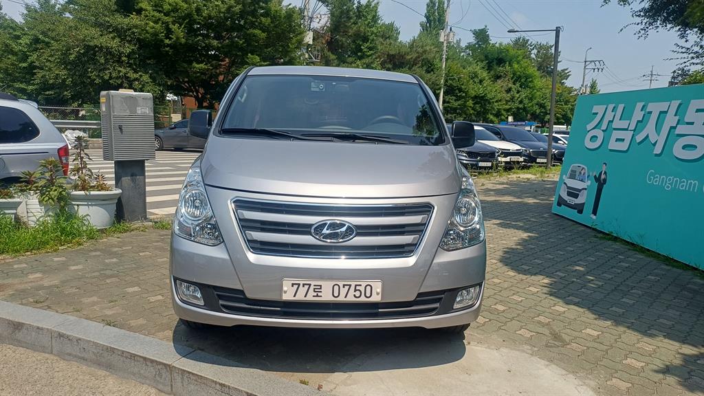 HYUNDAI Starex 2017 — Zona Franca Iquique
