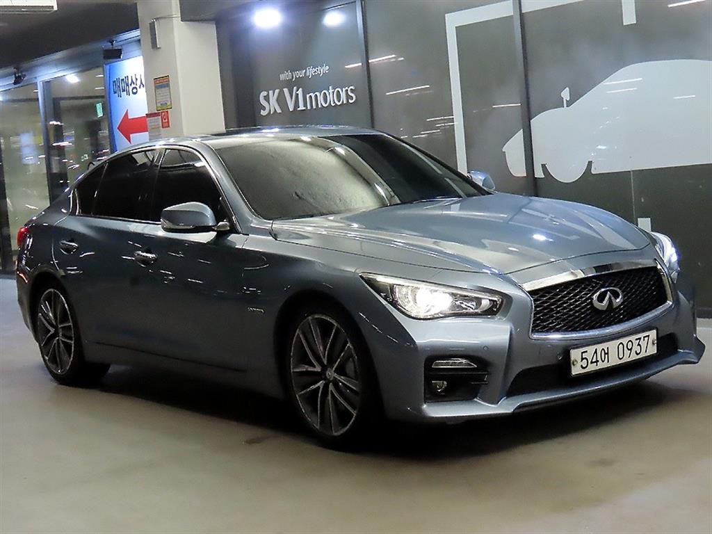 Infiniti Q