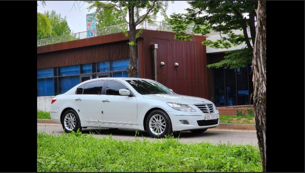 HYUNDAI Genesis