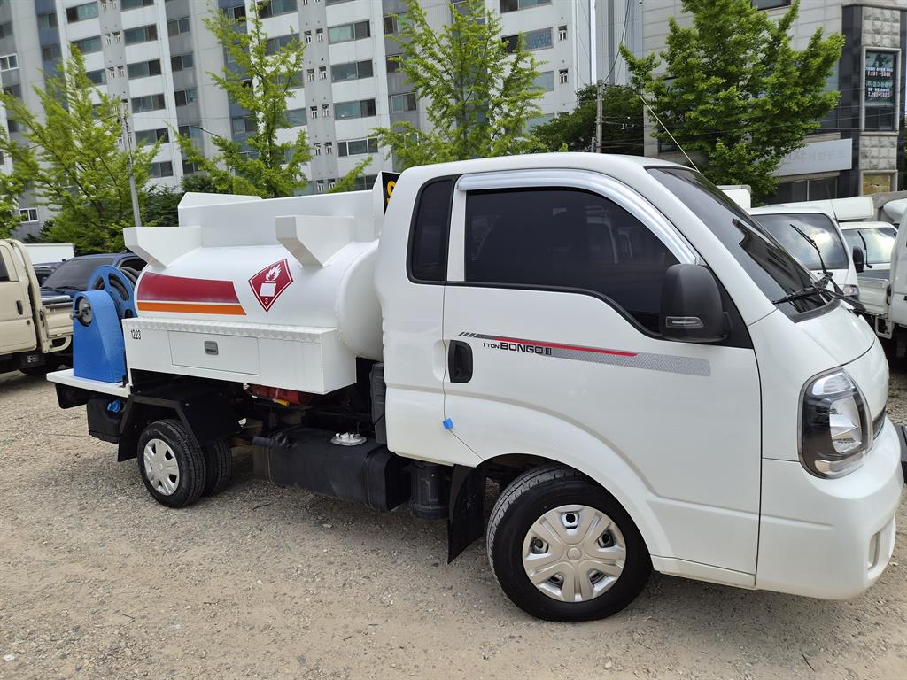 Small Truck Rori (an oil tank/Moving Gas/Home)