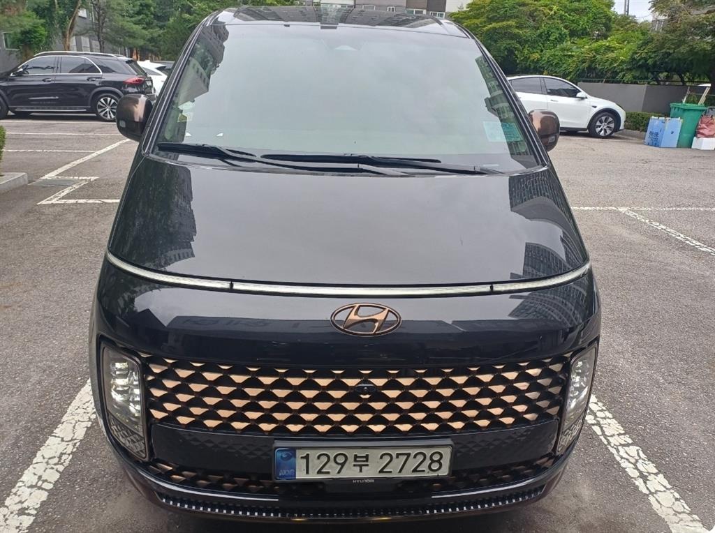 HYUNDAI Staria