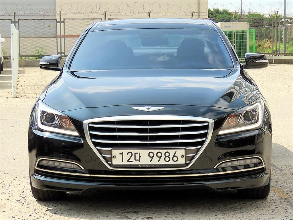 HYUNDAI Genesis