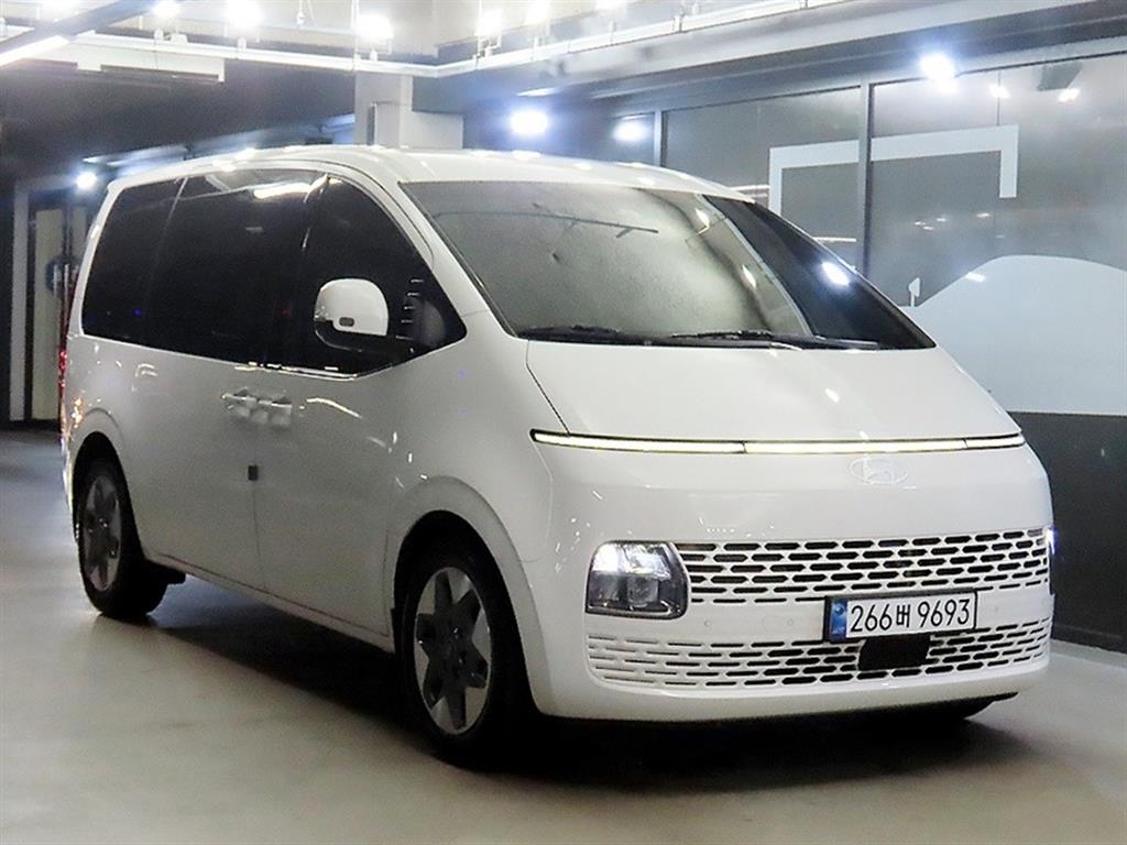 HYUNDAI Staria 2025 — Zona Franca Iquique