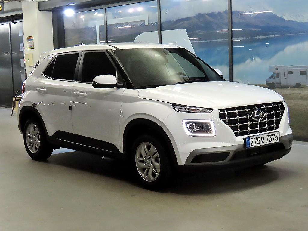 HYUNDAI Venue