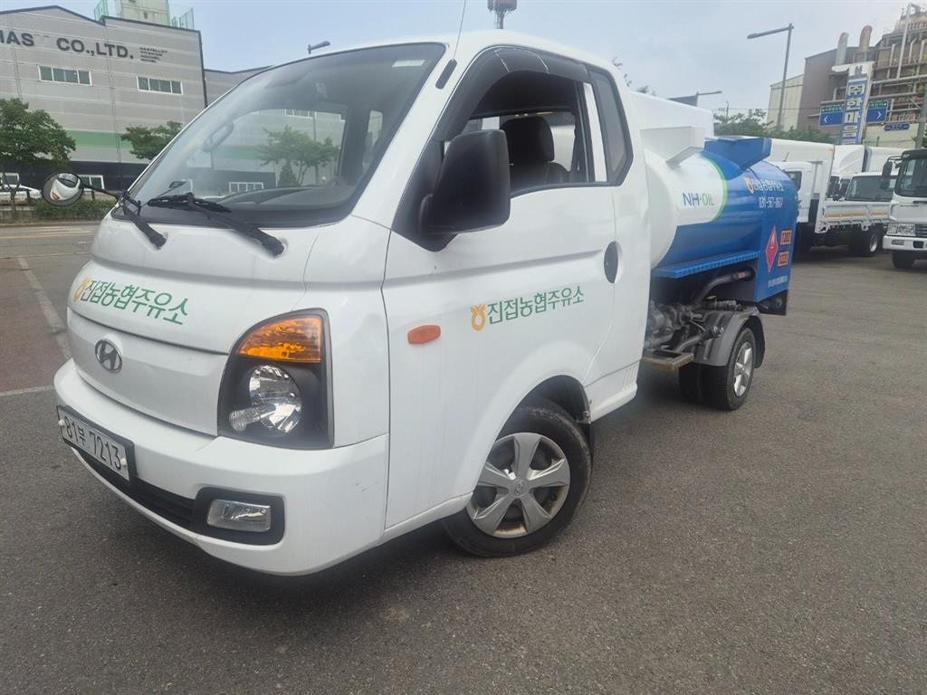 Small Truck Rori (an oil tank/Moving Gas/Home)