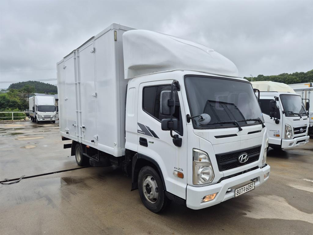 medium and large cargo truck