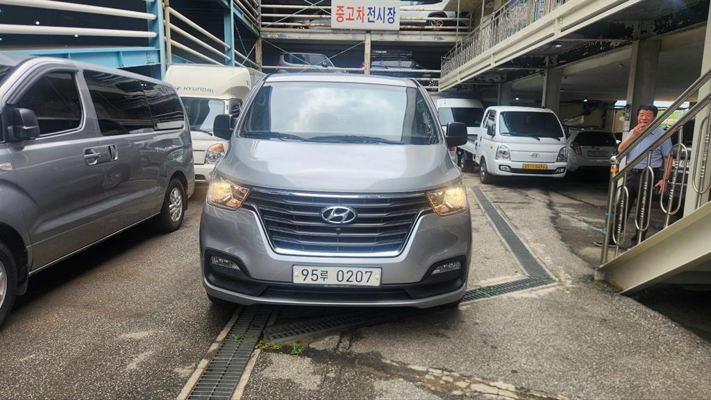 HYUNDAI Starex 2020 — Zona Franca Iquique