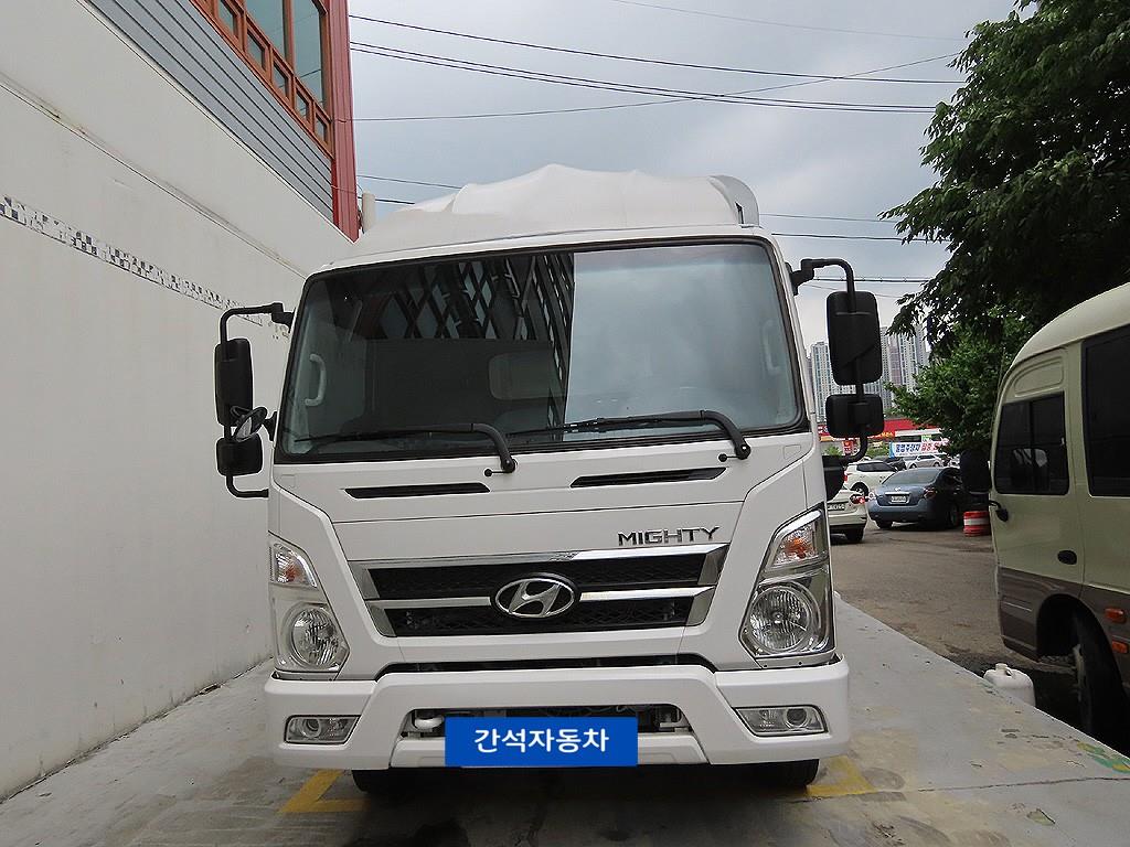 medium and large cargo truck