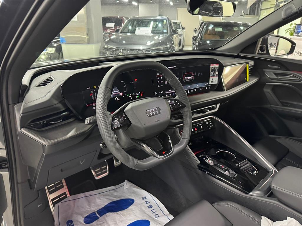 [아우디]Q5 (80A) 스포트백 45 TFSI 콰트로 S-라인 블랙 - миниатюра 8