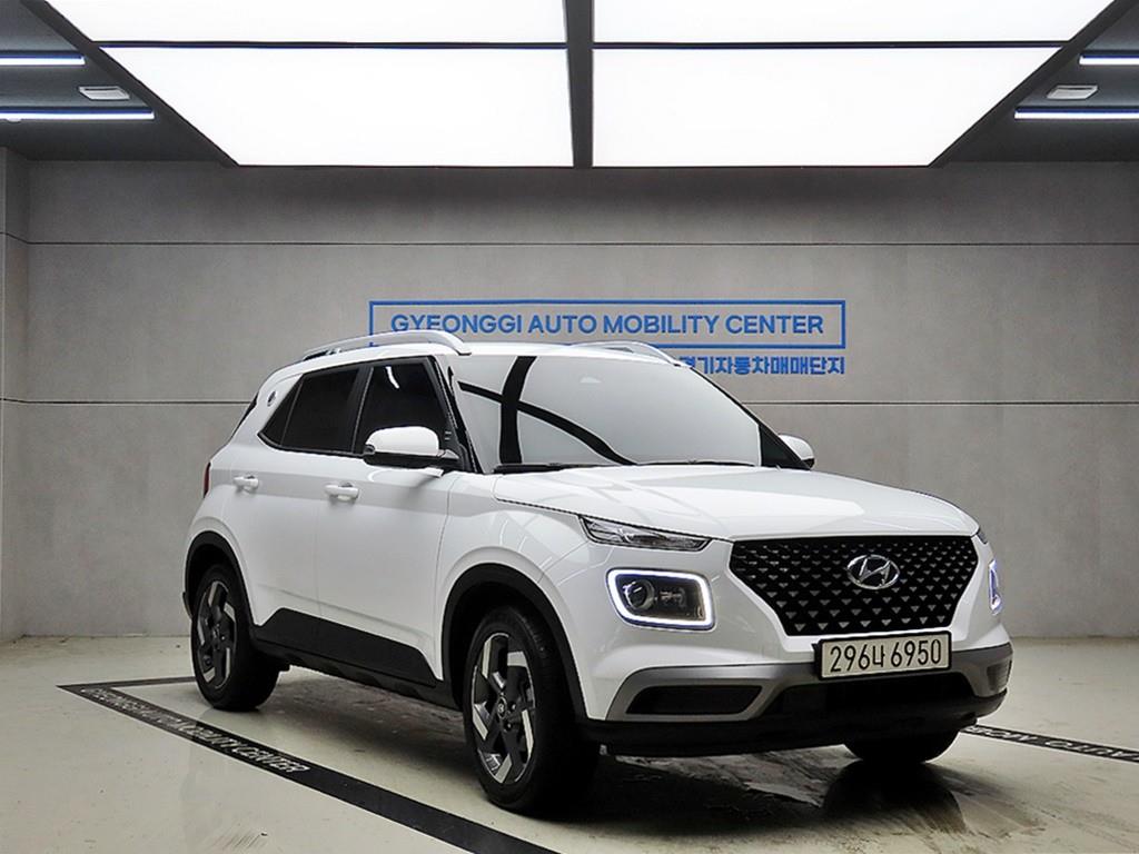 HYUNDAI Venue