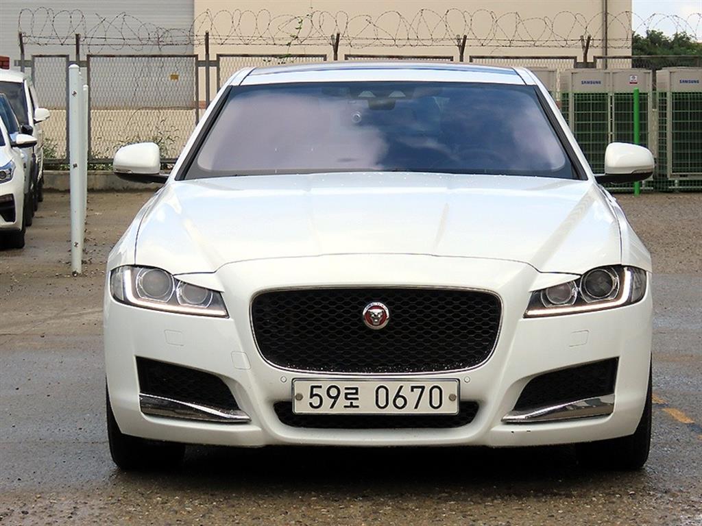 Jaguar XF