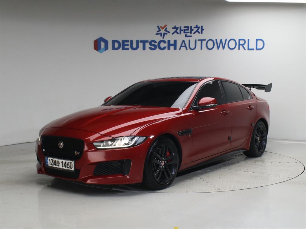 Jaguar XE