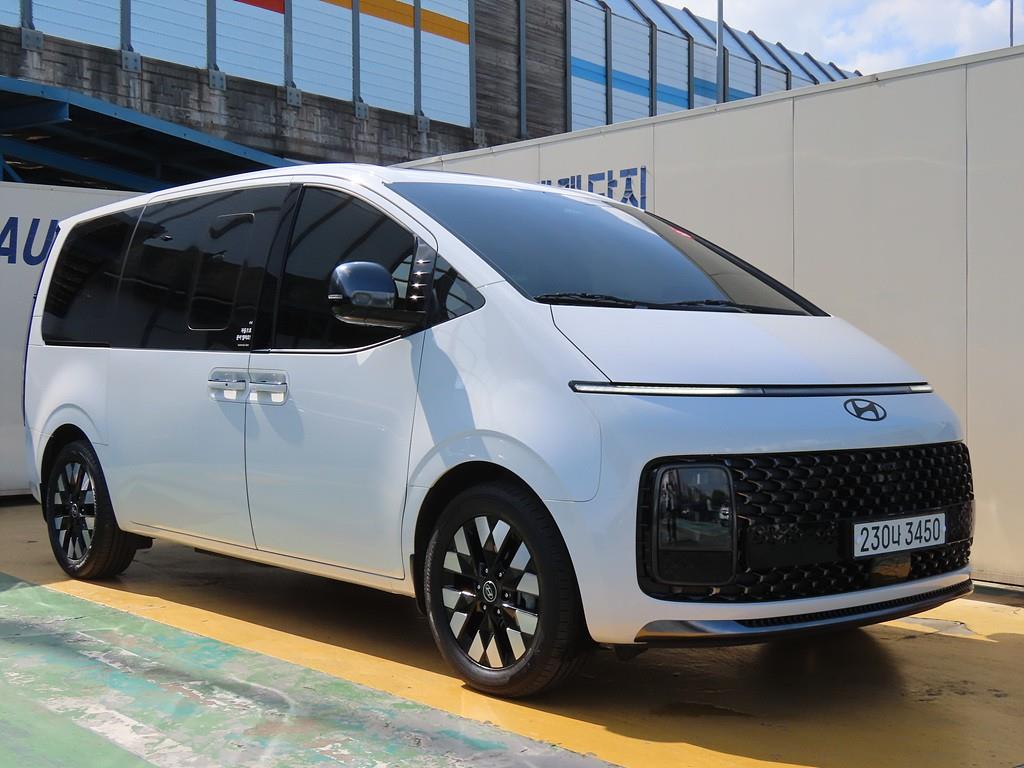 HYUNDAI Staria 2024 — Zona Franca Iquique