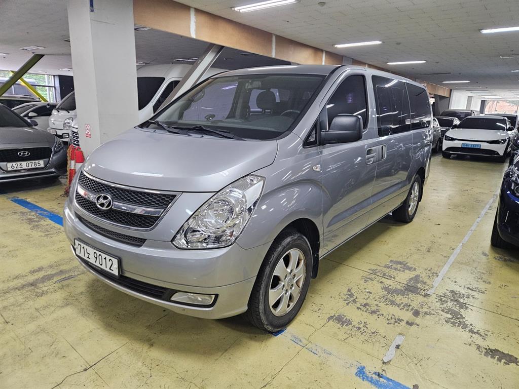 HYUNDAI Starex 2015
