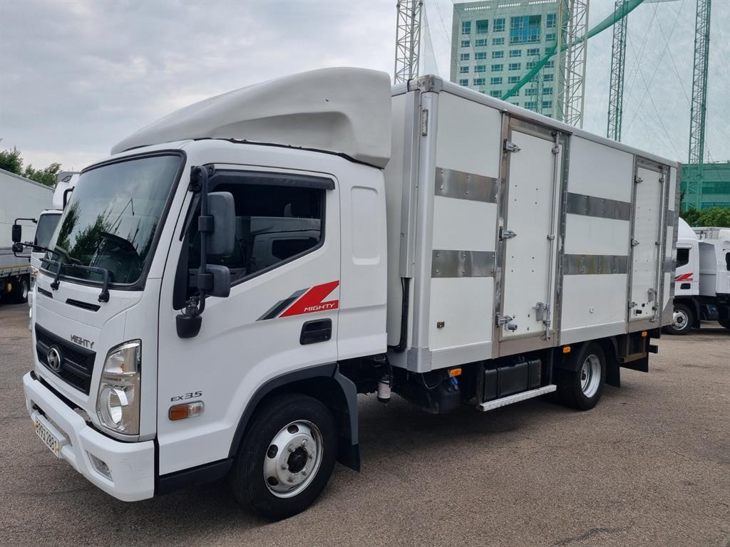 medium and large cargo truck