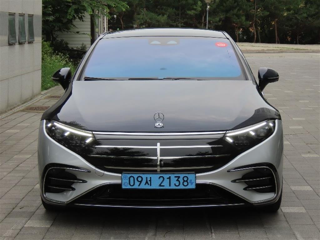 Mercedes Benz EQS