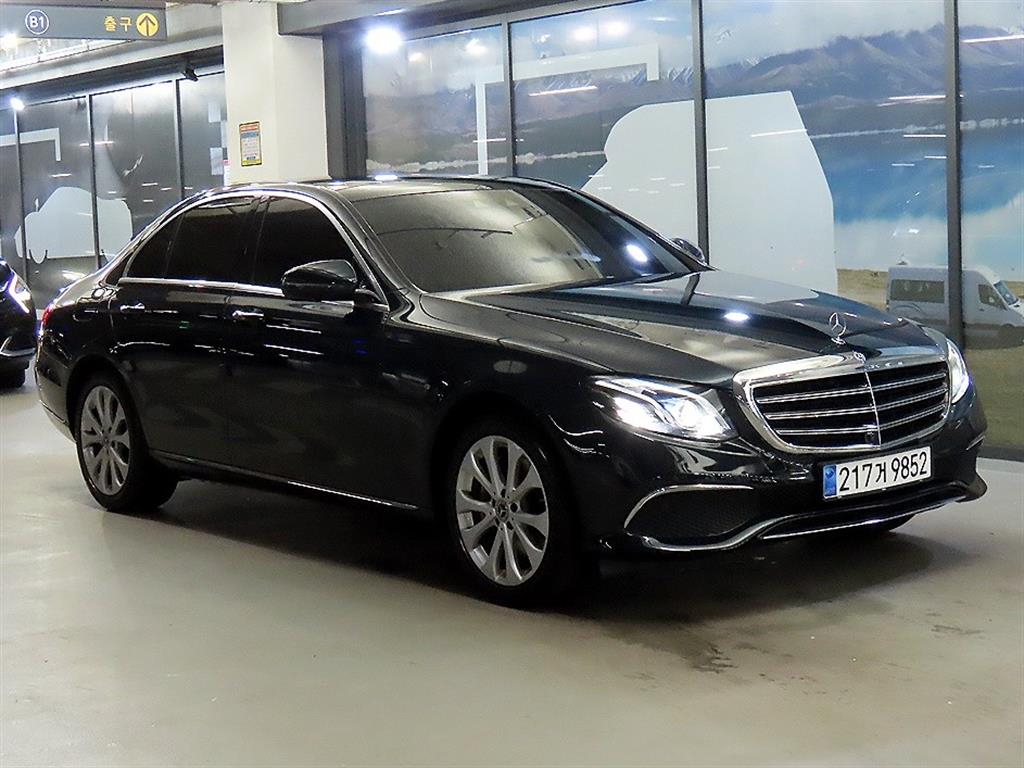 Mercedes Benz E class W213 E300 Avantga