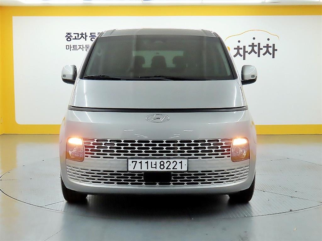 HYUNDAI Staria