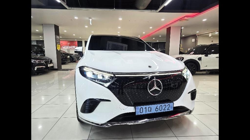Mercedes Benz EQS