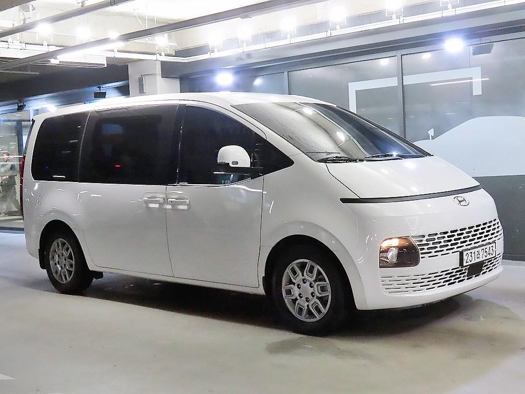 HYUNDAI Staria 2022 — Zona Franca Iquique
