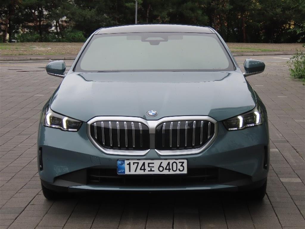 BMW 5 Series (G60) 520i Basic type