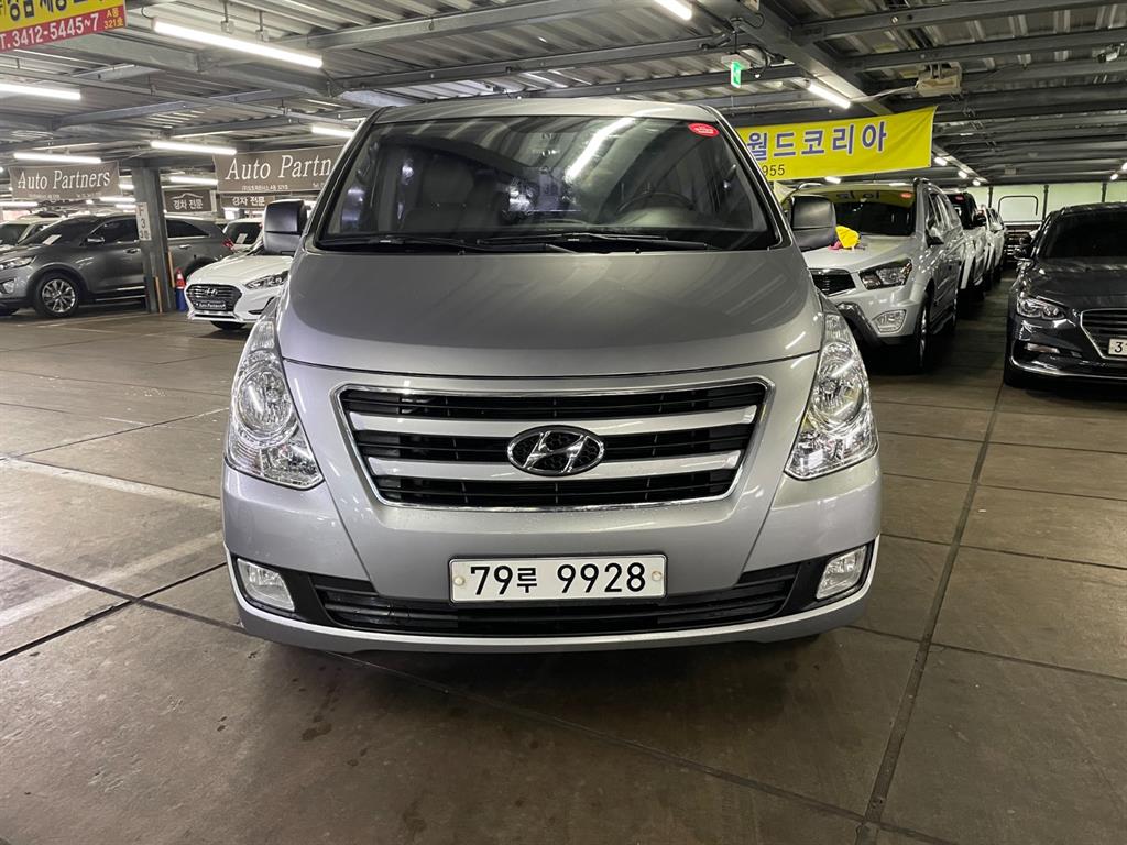 HYUNDAI Starex 2017