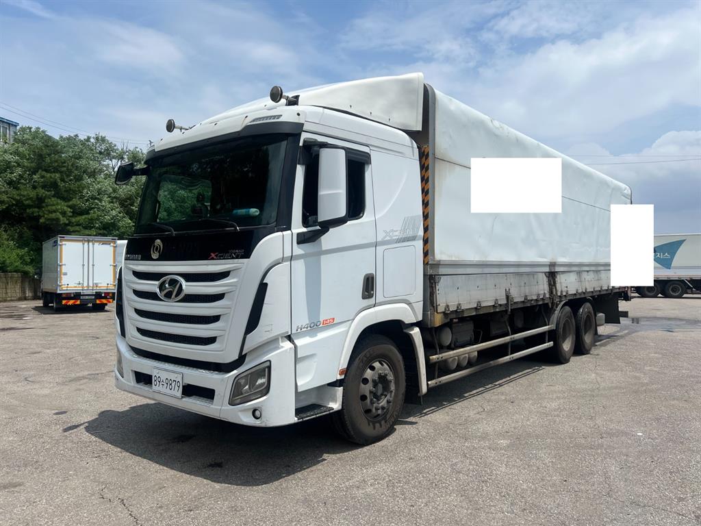 medium and large cargo truck