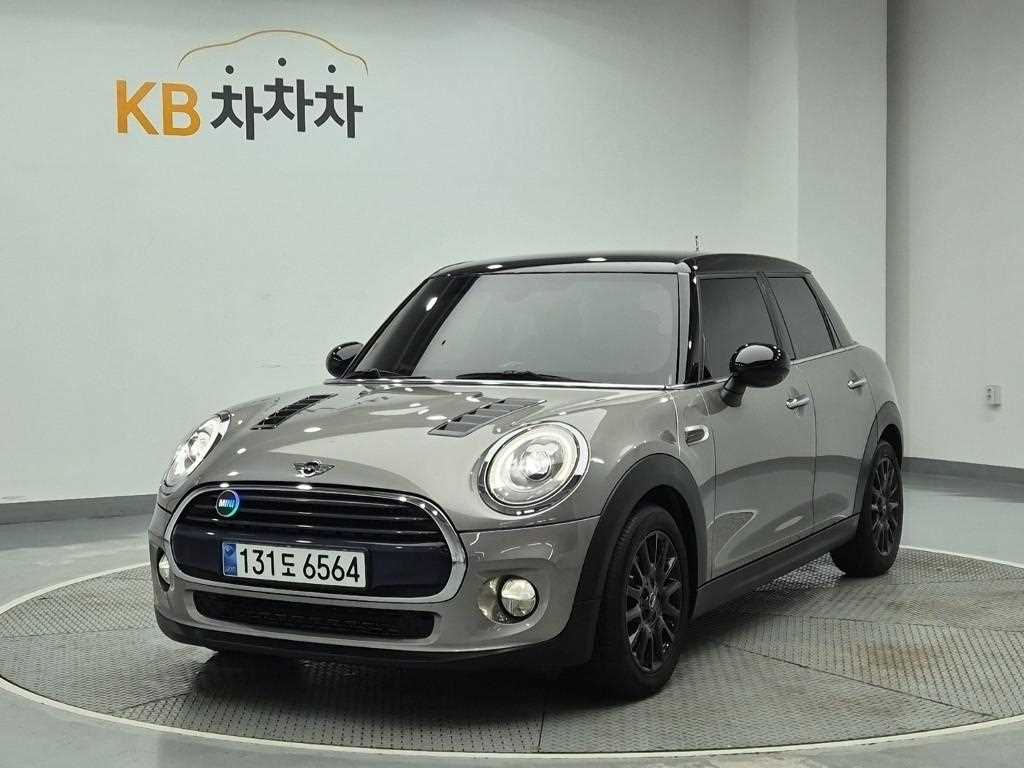 Mini Cooper 5-door Deutsch Edition