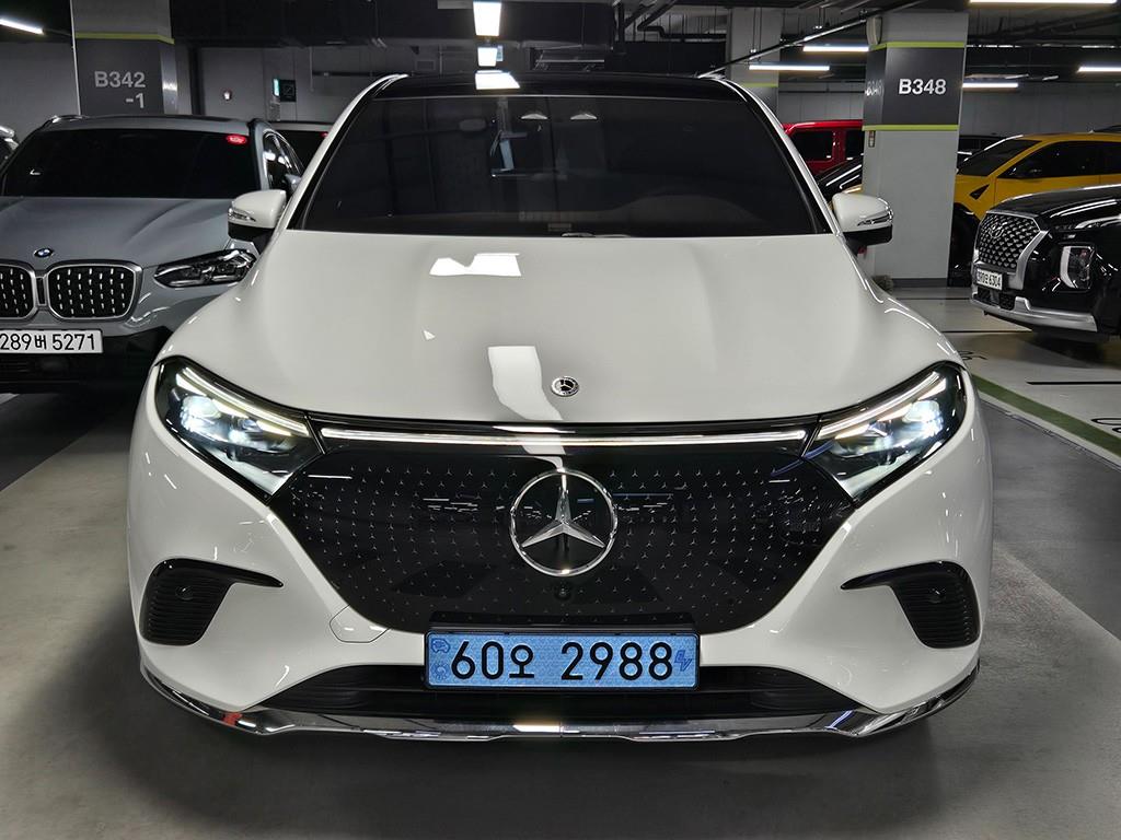 Mercedes Benz EQS