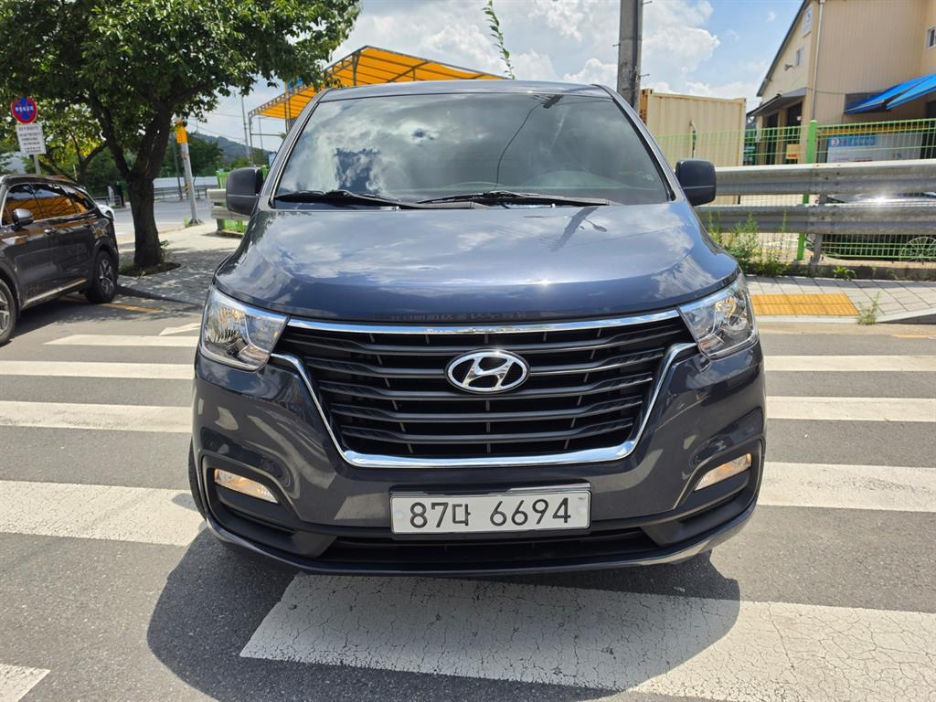 HYUNDAI Starex 2018