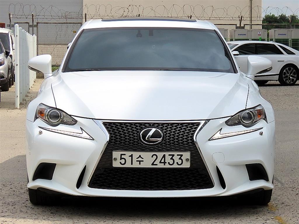 Lexus IS
