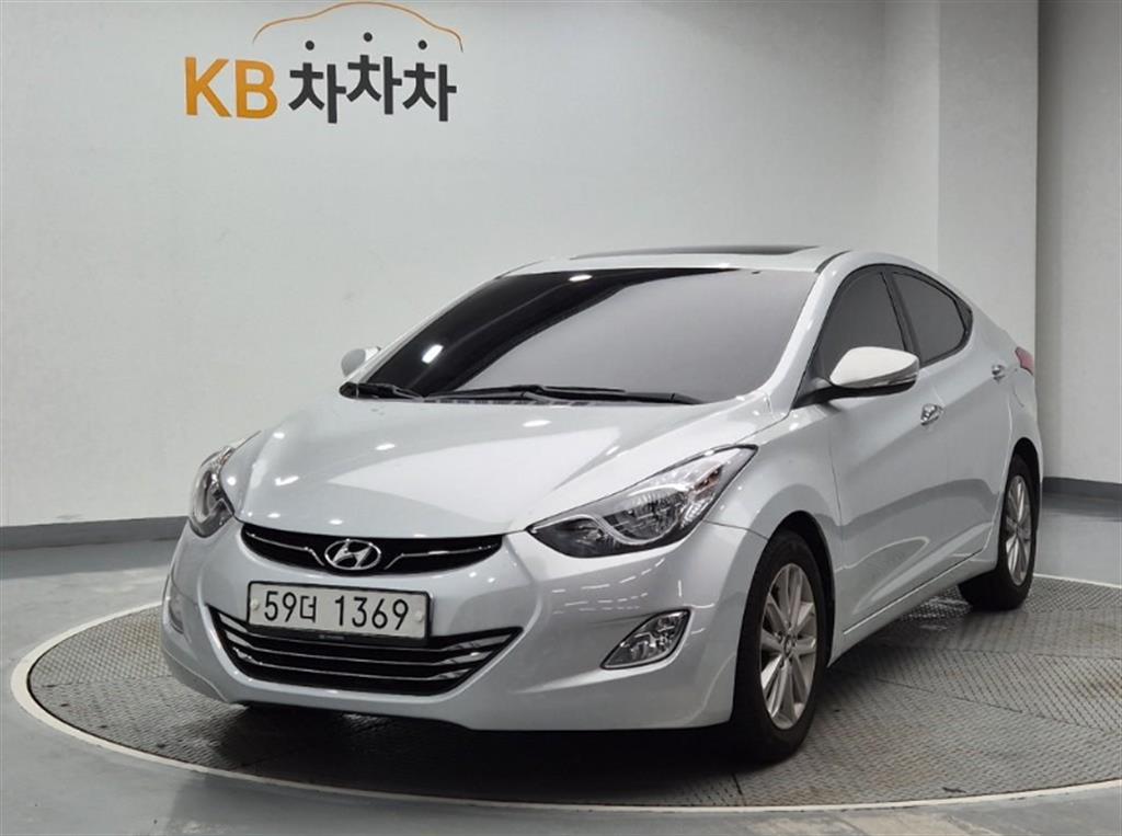 HYUNDAI Avante 2012 — Zona Franca Iquique