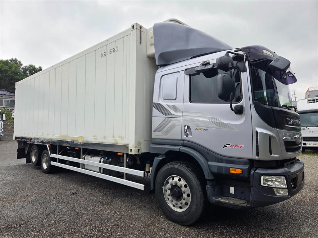 medium and large cargo truck