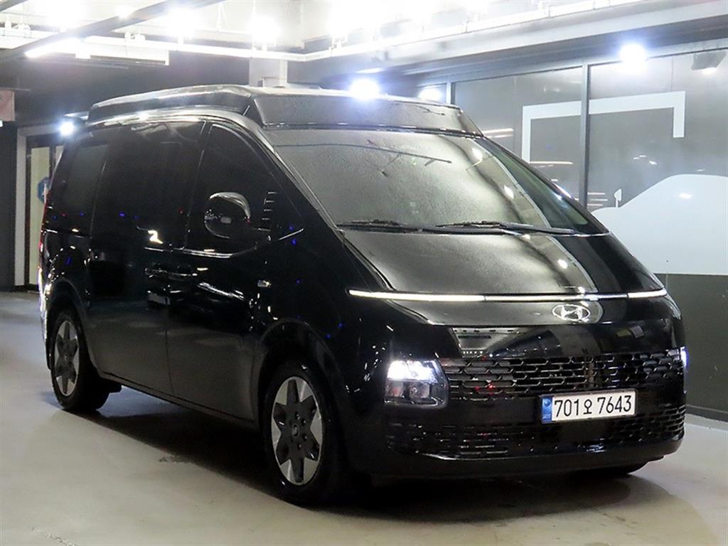 HYUNDAI Staria