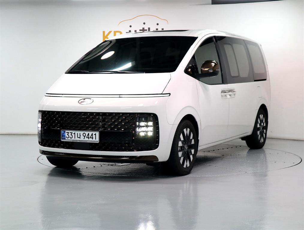 HYUNDAI Staria