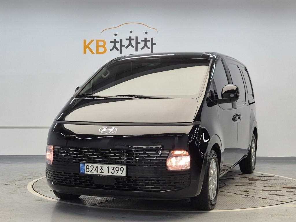 HYUNDAI Staria