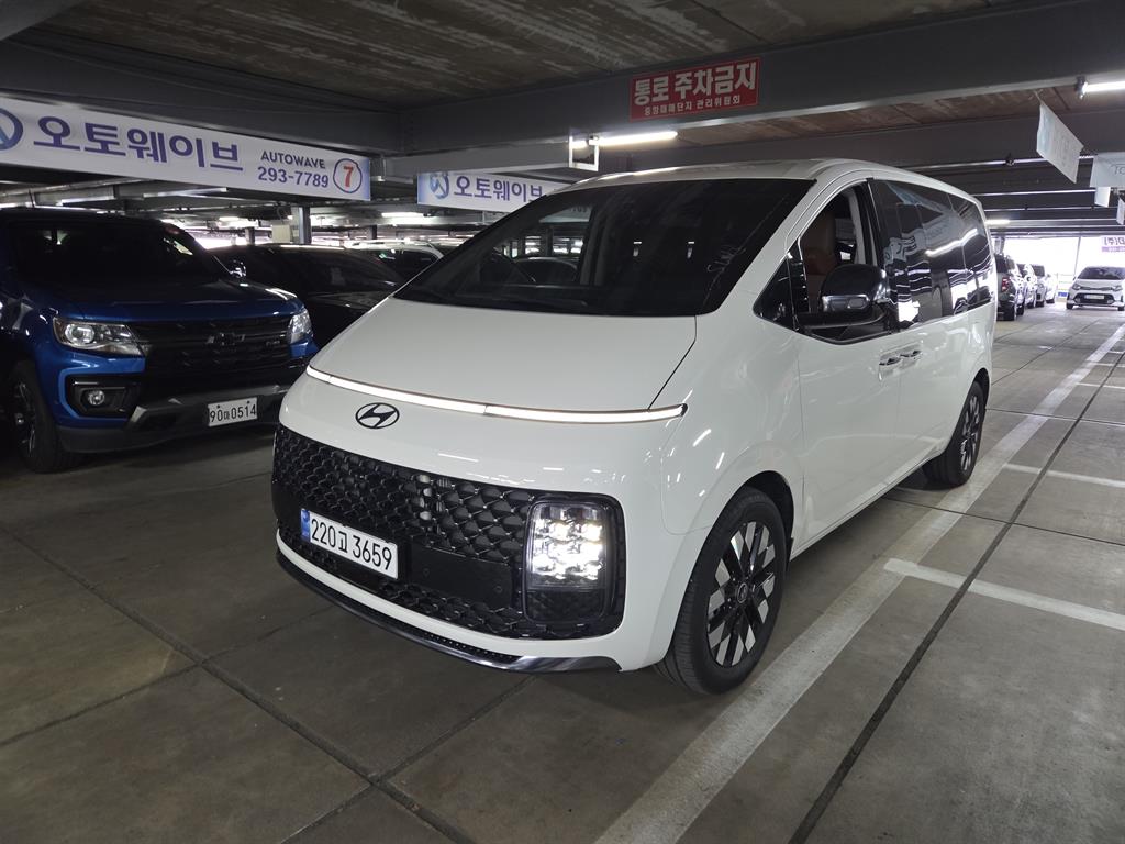 HYUNDAI Staria 2025 — Zona Franca Iquique