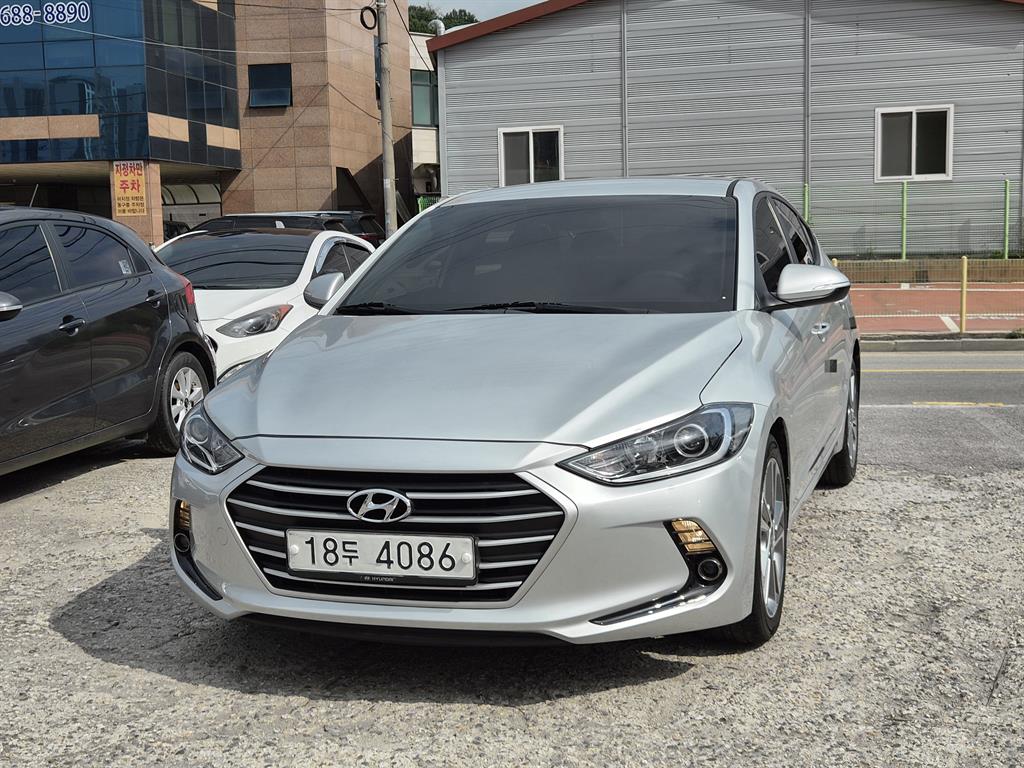 HYUNDAI Avante 2017 — Zona Franca Iquique